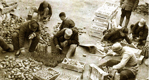 emc易倍集团的前身华兴铁工厂诞生，后发展为徐州重型机械厂