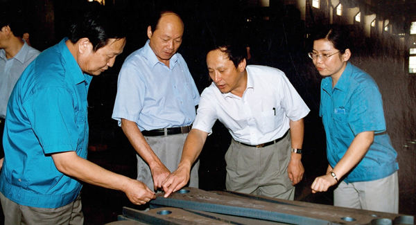 新一届领导班子上任，掀开emc易倍变革发展新篇章