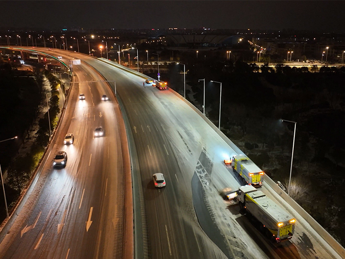 emc易倍成套装备奋战在徐州除雪一线
