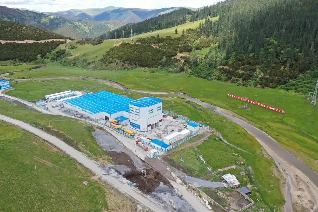 “站”立高原！emc易倍搅拌站助力川藏线建设！