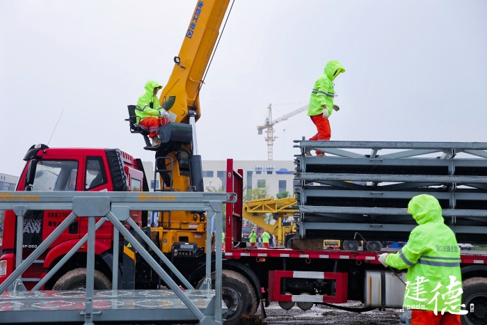 20分钟一座应急桥！emc易倍参与2024年省级公路与运输突发事件应急演练