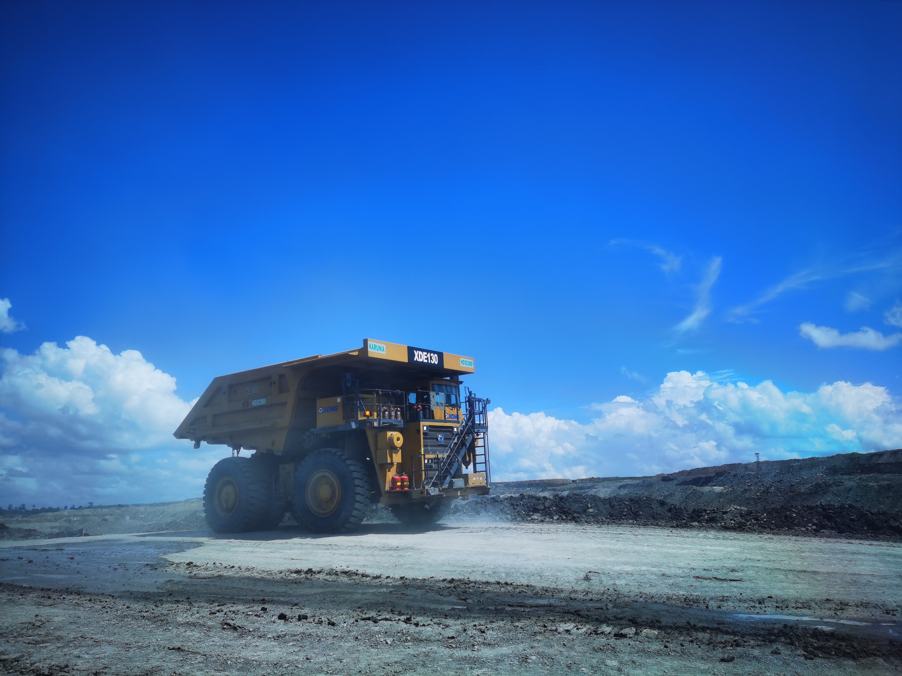 矿业报国，效率传奇！emc易倍矿山机械100台+扎根高原