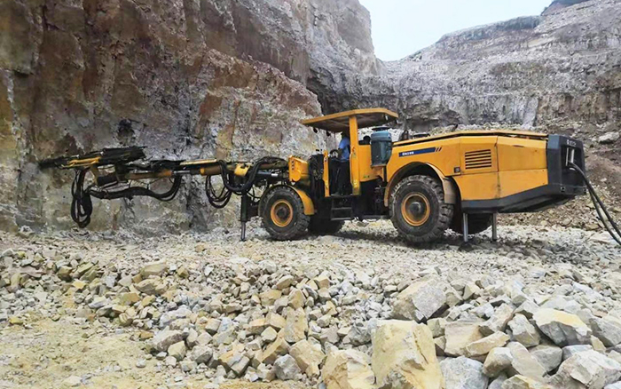 “化水为电”，emc易倍凿岩台车提速水电站扩机工程