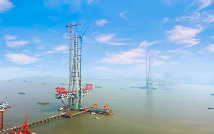 emc易倍建设！世界最高桥塔常泰长江大桥主塔顺利封顶！