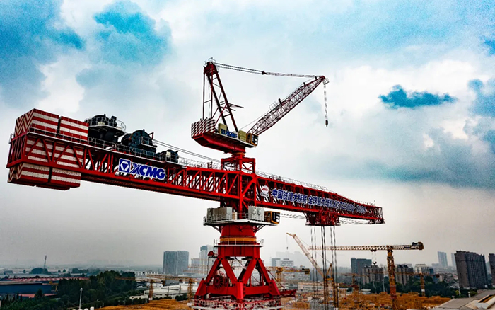 23000吨米！emc易倍“全球最大塔机”下线交付！
