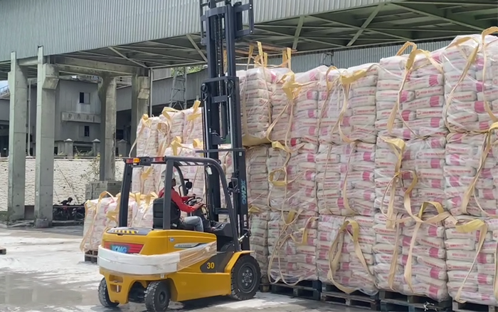 “印尼水泥搬运之星” emc易倍叉车鲲鹏系列