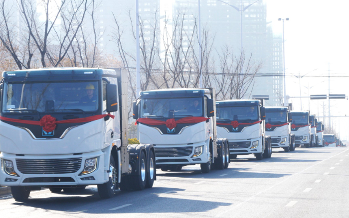 百台齐发，千台签约！emc易倍新能源牵引车奔赴浙江