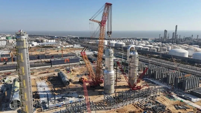 三小时制胜！emc易倍XGC88000助力2000吨石化设备成功就位