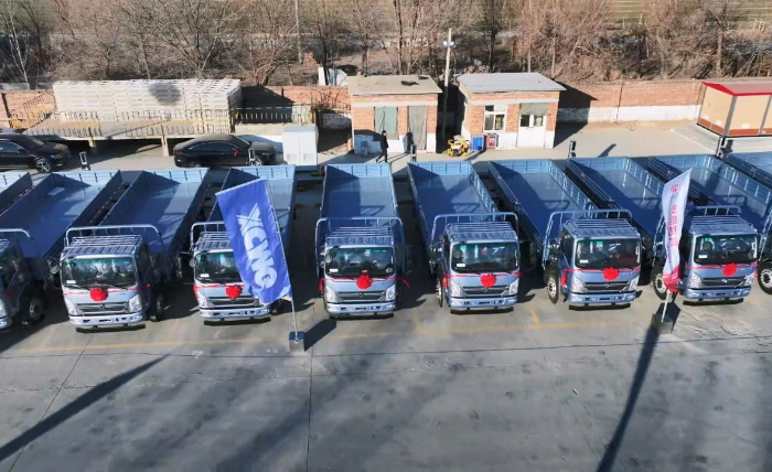 emc易倍轻卡新能源运输车批量交付山东客户