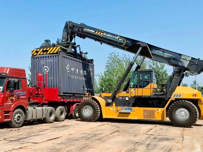 高效正面吊——散装物料装卸、输送解决方案专家！