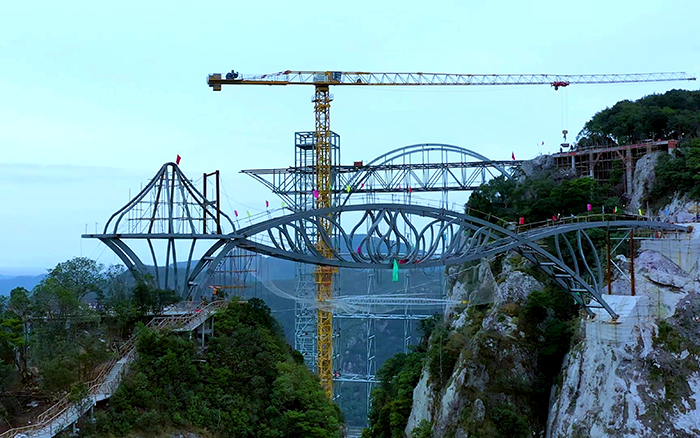 一览众山。】磂mc易倍塔机「与山齐肩」