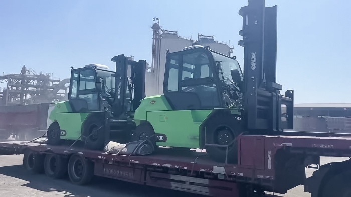 从室内到室外，24小时不停歇！emc易倍孔雀叉车扎根新疆钢材厂