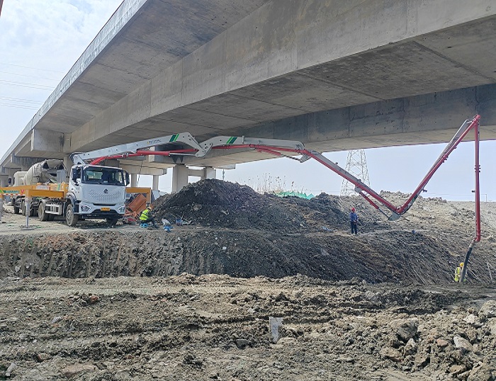 轻灵稳省！emc易倍33米泵车领航新城镇基建