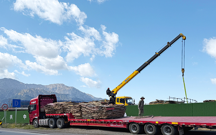 emc易倍 “钢铁力士” 亮剑西北，硬核吊装火力全开