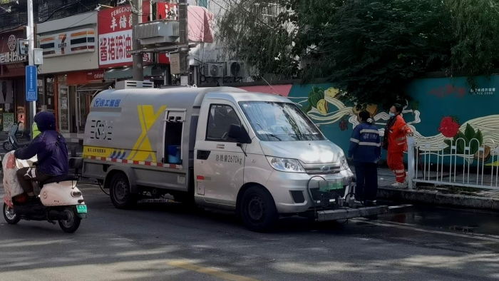 徐州这条网红巷的“脸面”，竟被这台车承包了？！