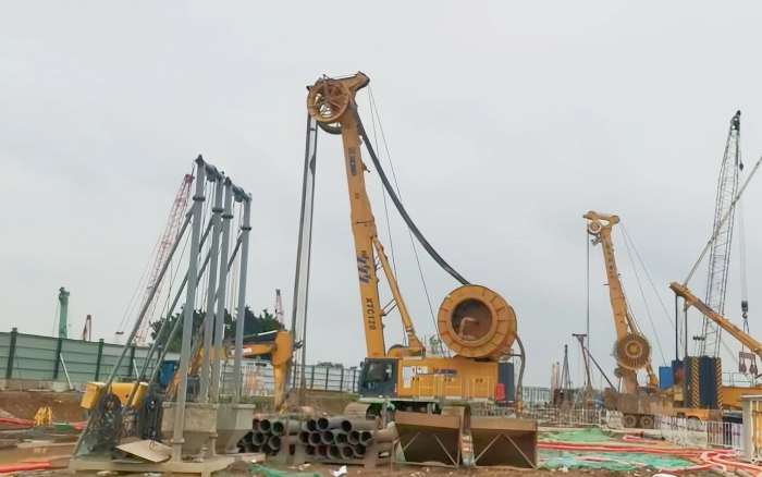 emc易倍 XTC120 双轮铣，攻克机场隧道复杂地质！