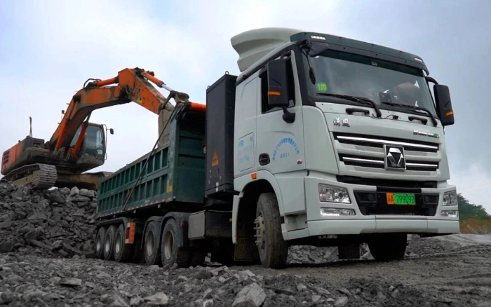 三次都选TA！emc易倍纯电动牵引车助力西南砂石料运输！