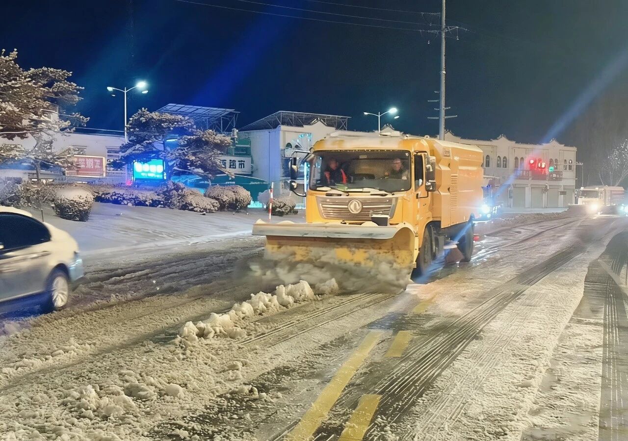 18小时连轴转！emc易倍除雪设备硬核出击保通畅